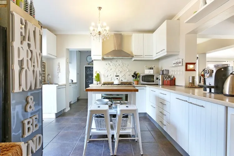 Rmoceanfrontrentals Cape Town Four Bedroom Beach House, 5 minute walk from the Beach