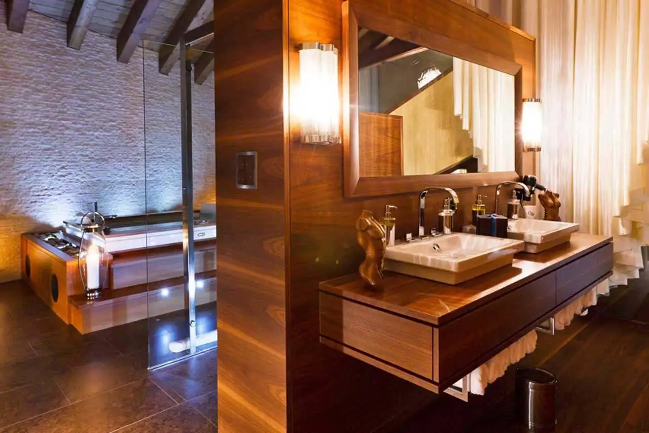 chalet-zermatt-peak-bedroom-1-05-1920-75