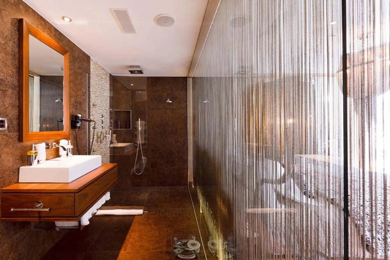 chalet-zermatt-peak-bedroom-3-5-1920-75