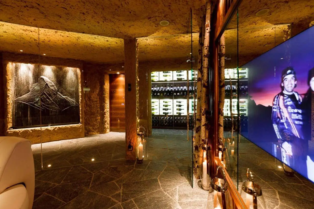 chalet-zermatt-peak-detail-08-ski-room-1920-75