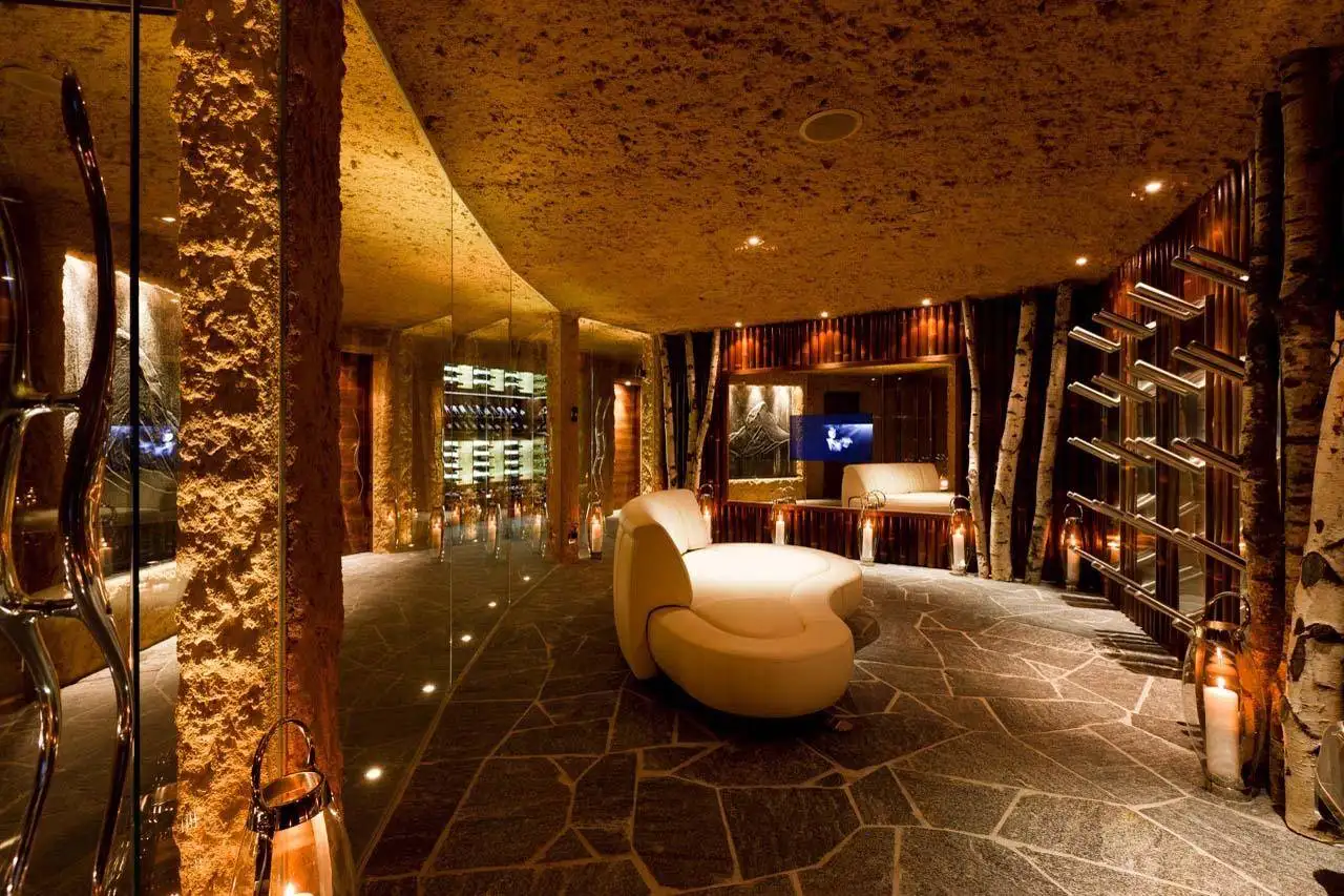 chalet-zermatt-peak-detail-09-ski-room-1920-75