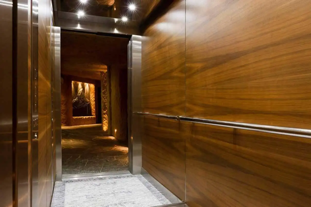 chalet-zermatt-peak-detail-10-lift-1920-75