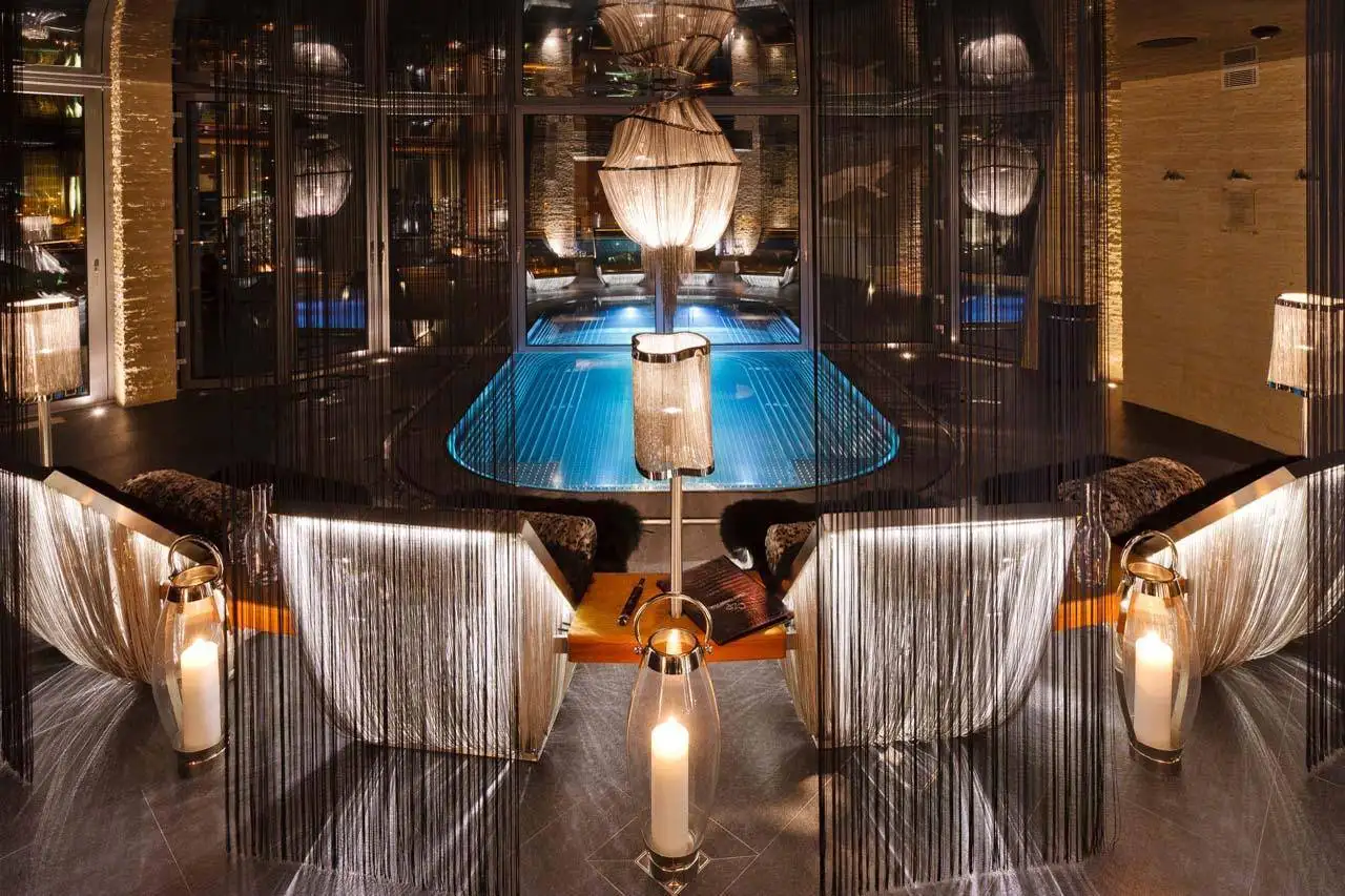 chalet-zermatt-peak-spa-03-jacuzzi-1920-75