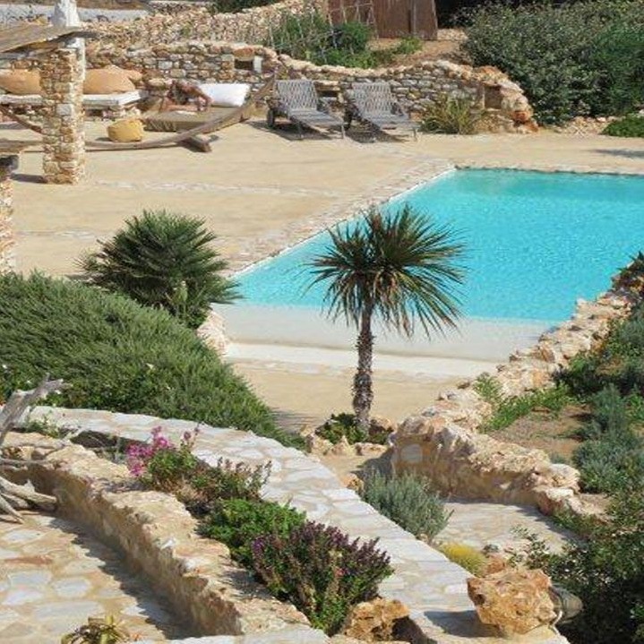 imgi_31_b749b9cee15ad2105214ae0a8db8c900_square_thumb - Retreats Luxury Oceanfront Rentals