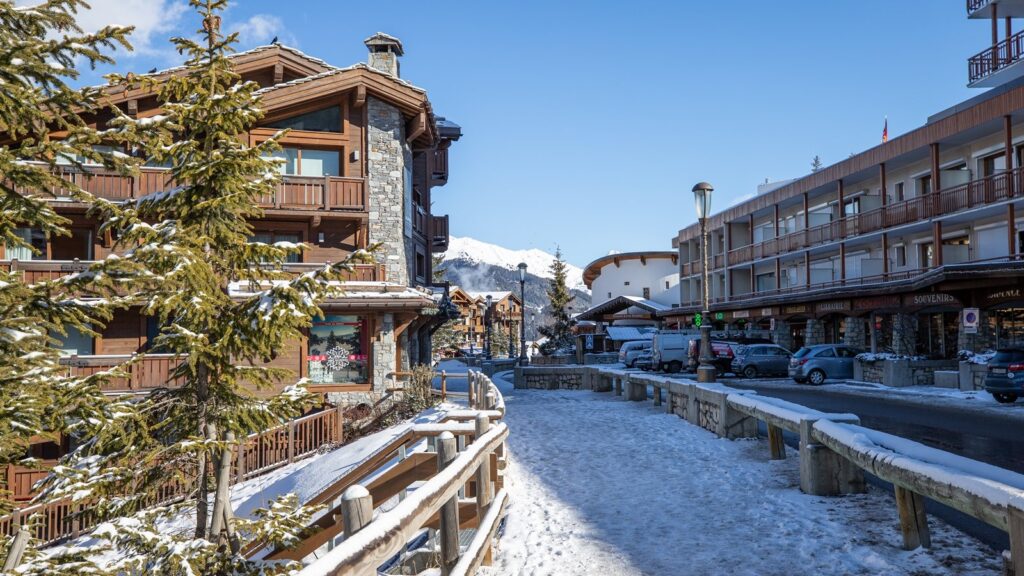 Luxury Chalets Courchevel Moriond: Premium Ski-In/Ski-Out & 5-Star Alpine Rentals